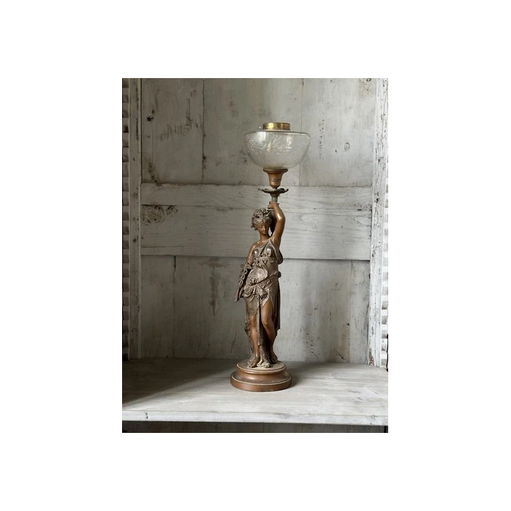 Globe de lampe à pétrole ancien gravure personnages et fleurs 