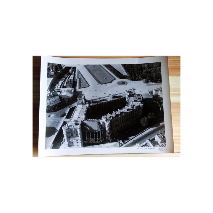 photo mode  jolie pin-up se chaussant vers 1990 silver print - S