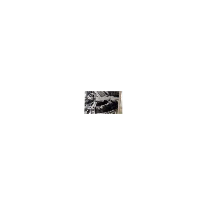 photo mode  jolie pin-up se chaussant vers 1990 silver print - S