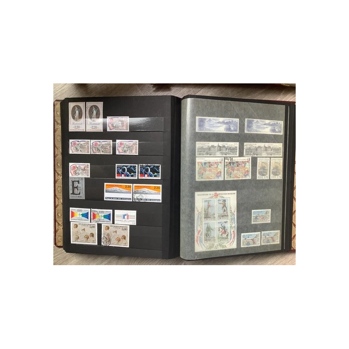 NOUVELLE ANNONCELot bloc de timbre neuf côté 320 euros - SHOP.