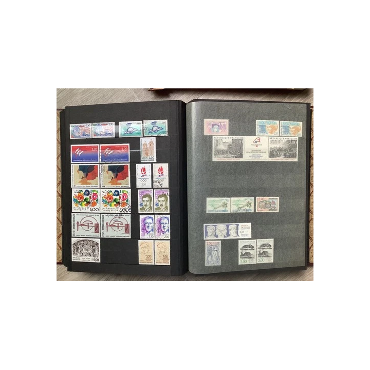 NOUVELLE ANNONCELot bloc de timbre neuf côté 320 euros - SHOP.
