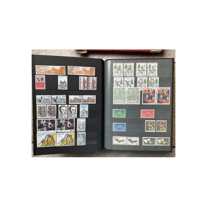NOUVELLE ANNONCELot bloc de timbre neuf côté 320 euros - SHOP.
