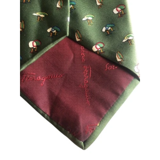 NOUVELLE ANNONCECravate Brioni En Soie De Couleur Bordeaux A Mot