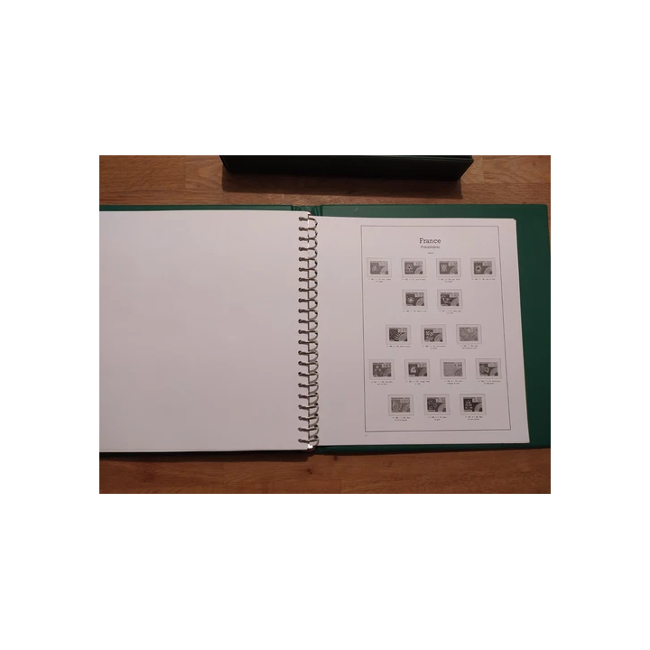 TIMBRES FRANCE NEUFS  2013 FEUILLET MARIANNE DE CIAPPA ET KAWENA