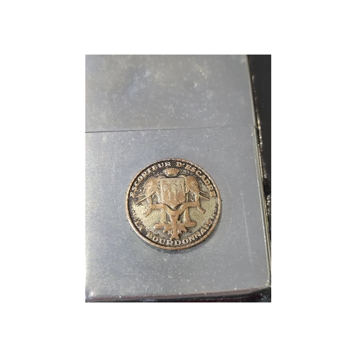 NOUVELLE ANNONCEOriginal Zippo Vietnam Vung Tau lighter LA USN -